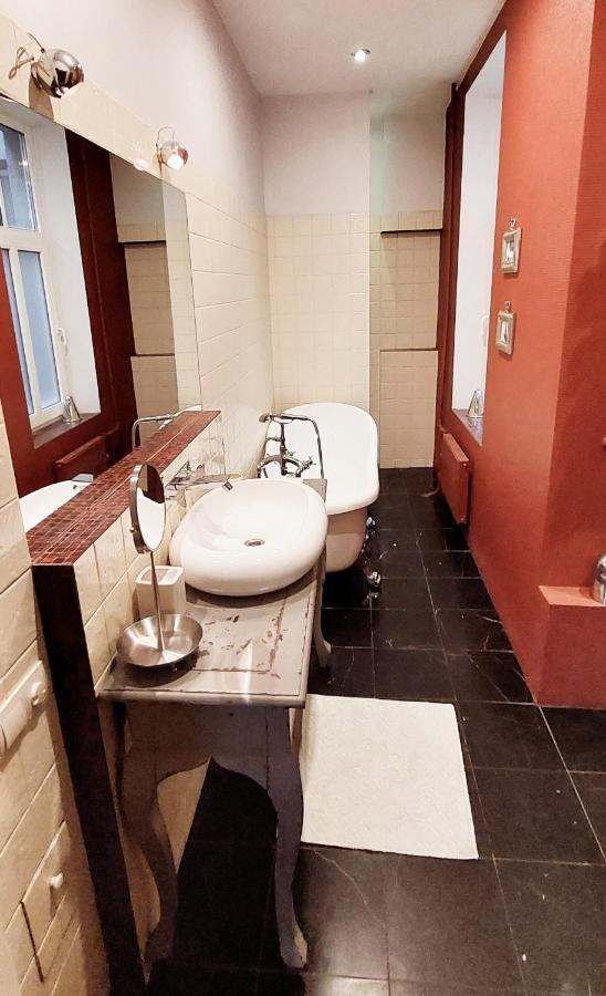 Perfectly Central Apartment 5 Min To Old Town & Art Noveau. Riga Esterno foto
